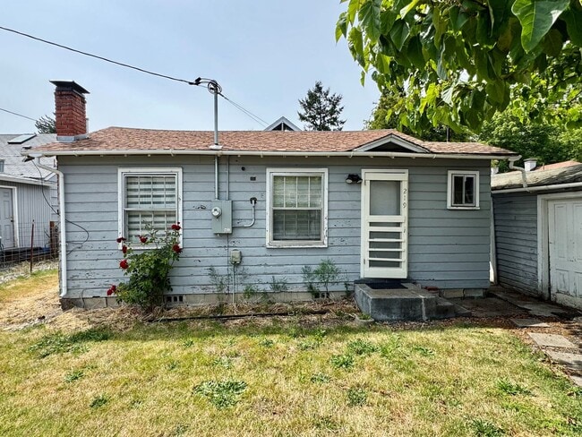 Building Photo - Pet-Friendly Duplex Unit Close To OSU Rental