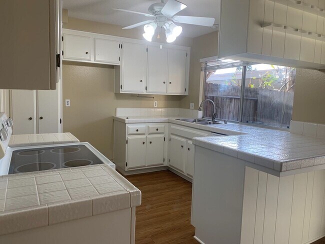 Photo - Cypress 2 Bed Townhome - 2 Car Garage - Gorgeous - Amenities Galore!!!!!