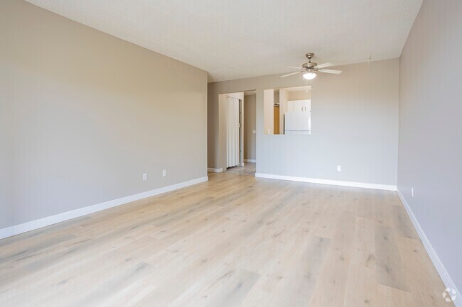 2BR, 1BA - 800SF - Falconcrest Village