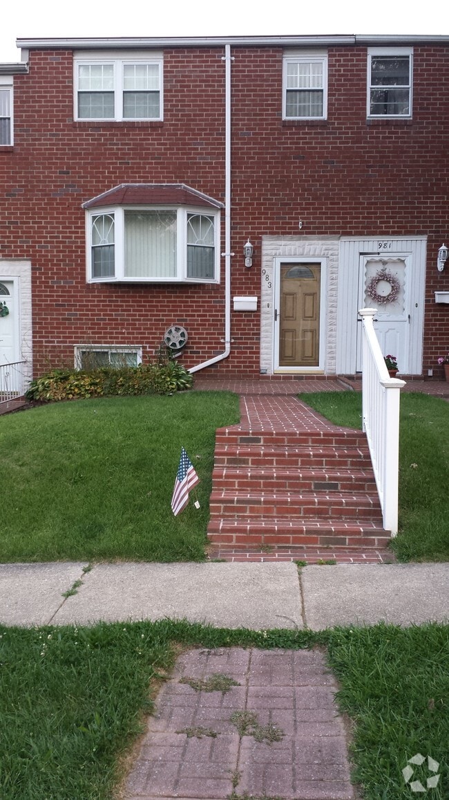 Building Photo - 985 Regina Dr Rental