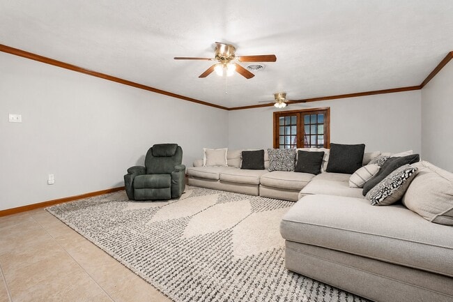 Photo - 5813 Russell Ln