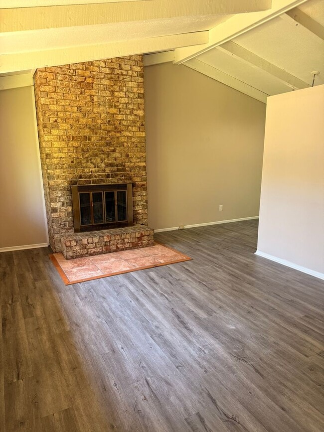 Photo - 905 Forest Dale Ln Unidad B