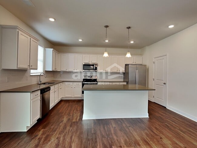 Photo - 768 Carnaby Ln