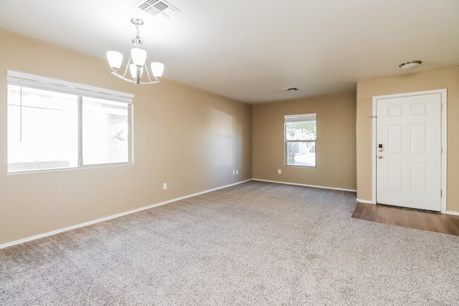 Photo - 1701 E Christopher St