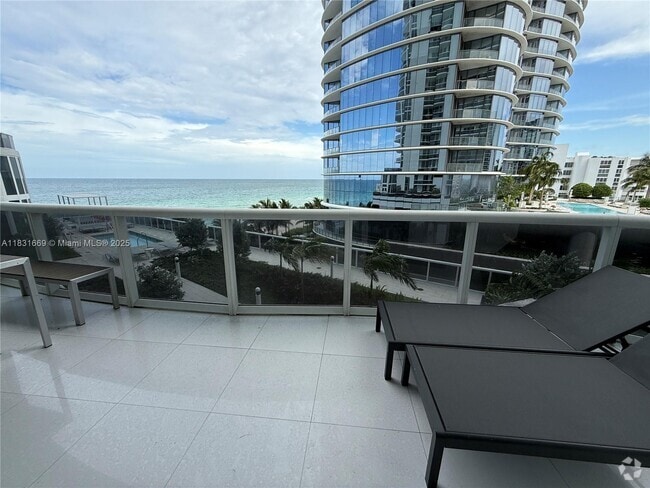Building Photo - 15811 Collins Ave Unit 507 Rental
