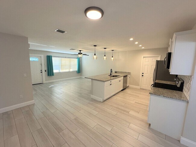 Photo - ** CENTRAL NAPLES ** 3 BED + DEN / 2 BATH ...