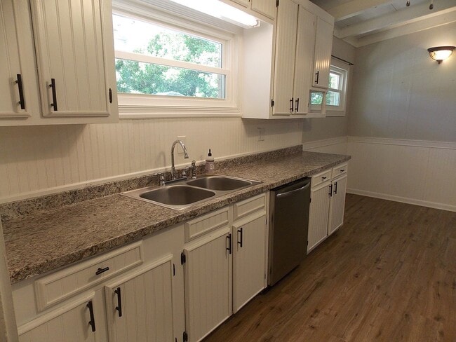 Photo - North Columbus, 3BR/2BA, Shopping & Close to I-185 to Ft Benning & I-85