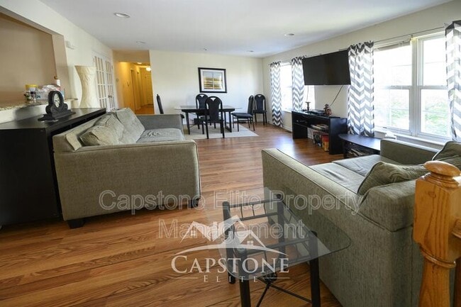 Photo - 206 Matthews Drive