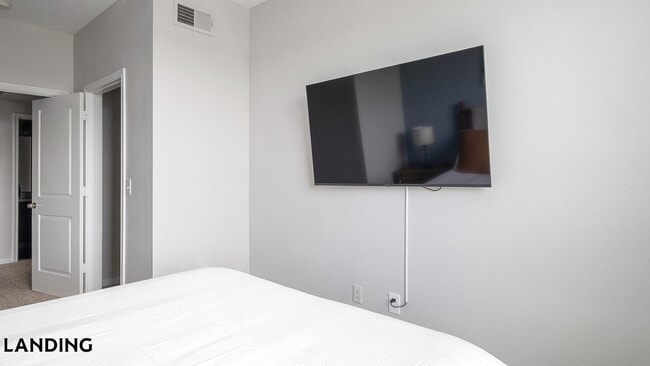 Photo - 14807 Woodland Hills Dr Unidad 9107
