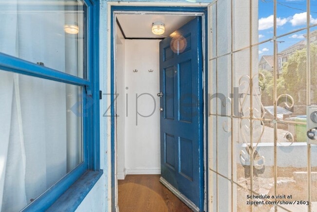 Photo - 484 Waller St