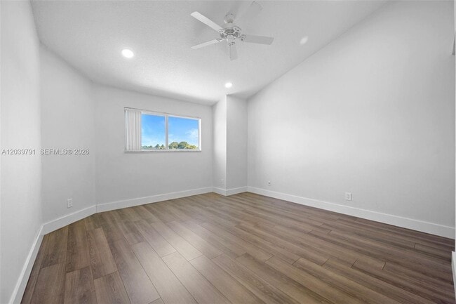 Photo - 3449 NW 44th St Unidad 108
