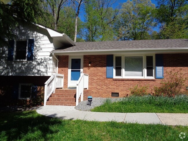 Building Photo - House for Rent-Country Club Area