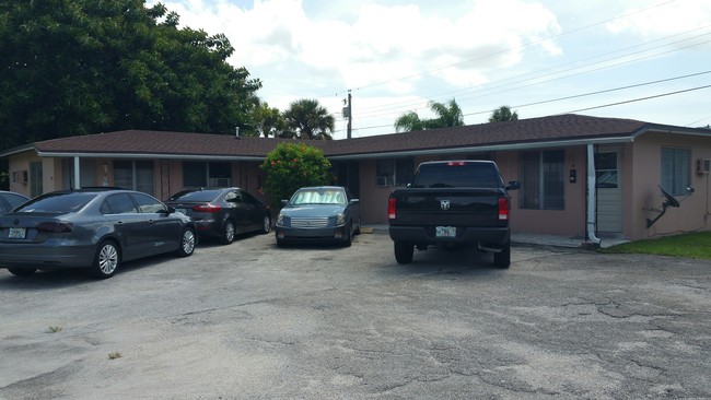 Building Photo - 6008 NW 10 St Rental