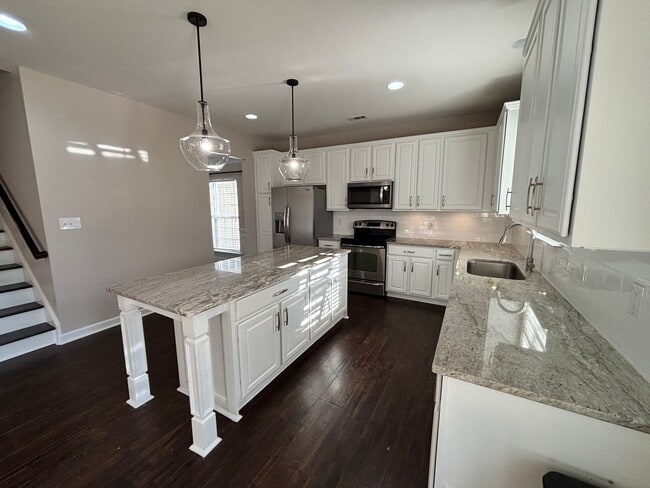 Photo - Stunning 5-Bedroom House near Stallings with Fenced in Yard