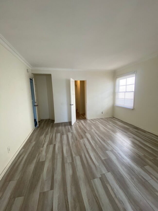 Photo - 5944 Melrose Ave Unit 3