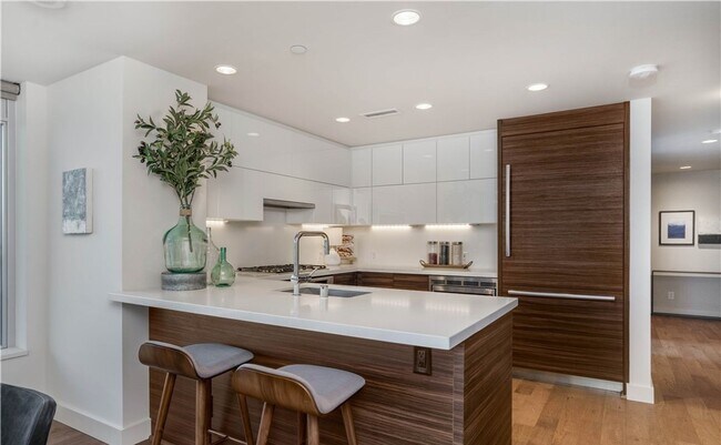 Photo - Insignia Condominiums ~ Belltown Unit 902S