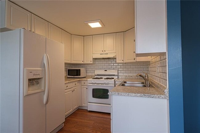 Photo - 84 Cortland Dr W
