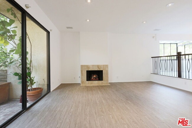 Photo - 21821 Burbank Blvd