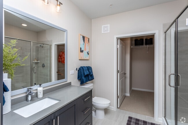 1BR, 1BA - 769 SF - Live 8 West