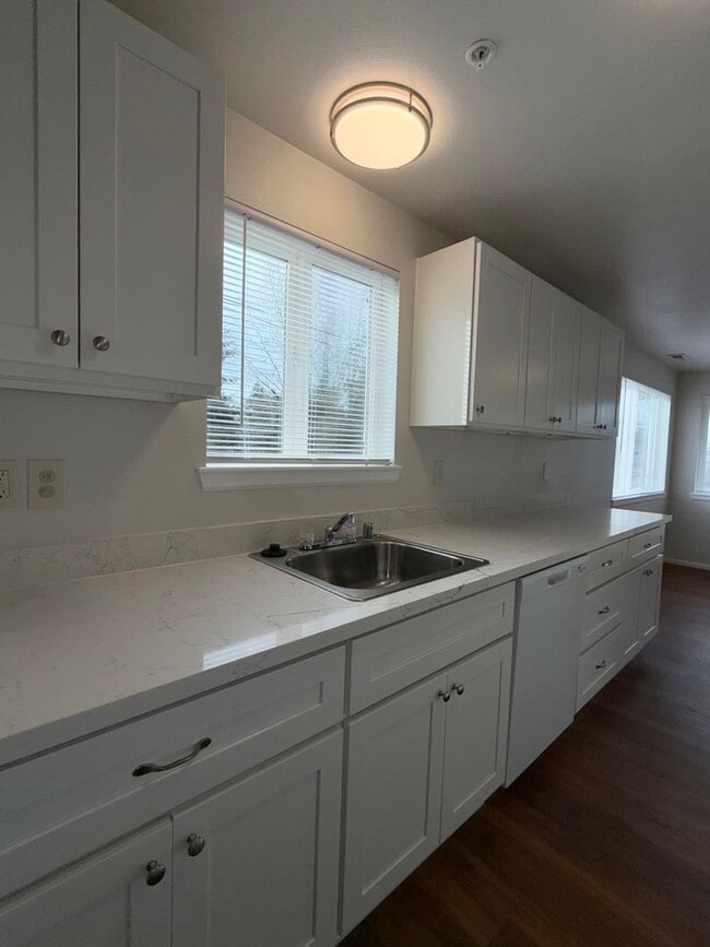 Photo - Lakeshore Apartments