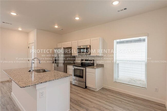 Photo - 621 St Charles Pl