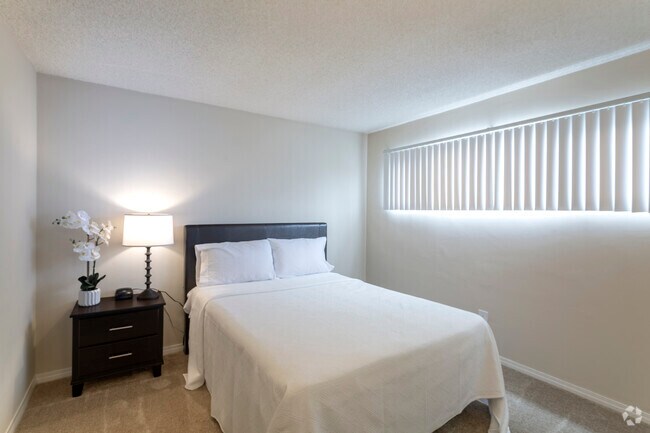 2 BR, 1 BA - 800 SF