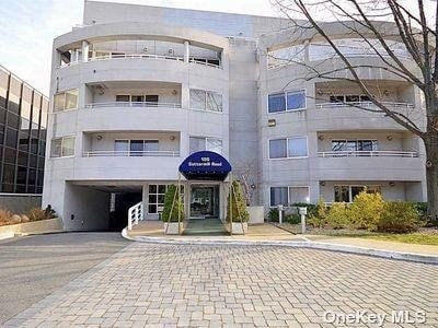 Photo - 100 Cutter Mill Rd Apartamento Unidad 1H