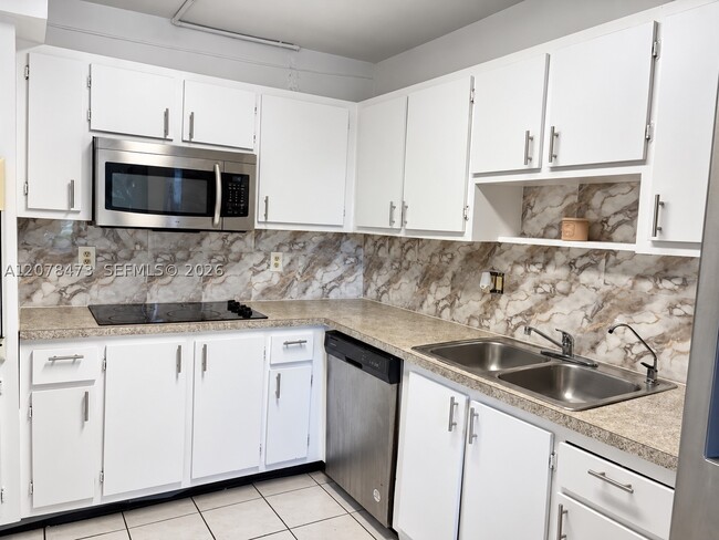 Building Photo - 205 Lakeview Dr Unit 102
