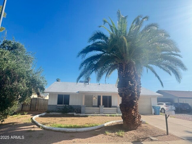 Building Photo - 3801 W Poinsettia Dr Rental