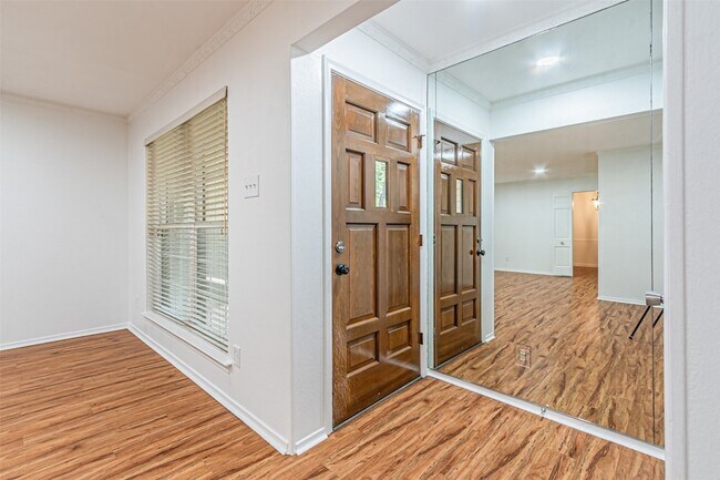 Photo - 9133 Villa Park Cir
