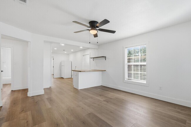 Photo - 541 E N 18th St