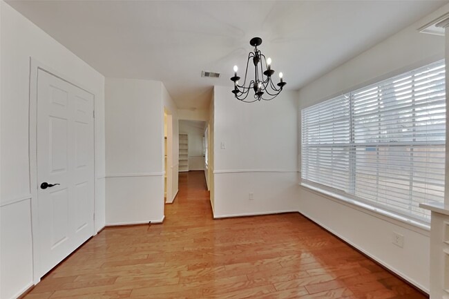 Photo - 2137 Parkdale Dr