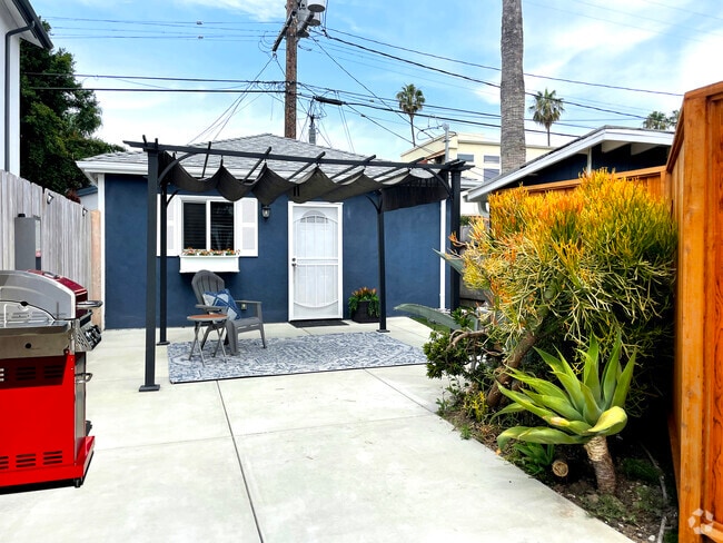 Building Photo - 3541 Helms Ave Rental