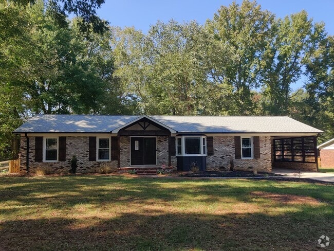 Building Photo - Renovated 3 Bedroom Home in Oakdale