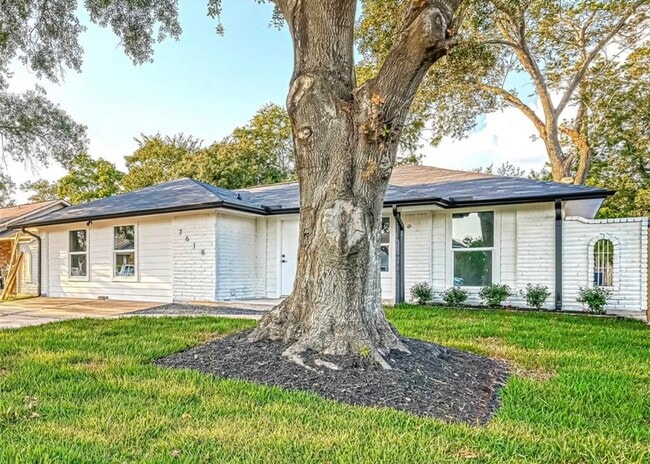 Photo - 7618 Williams St