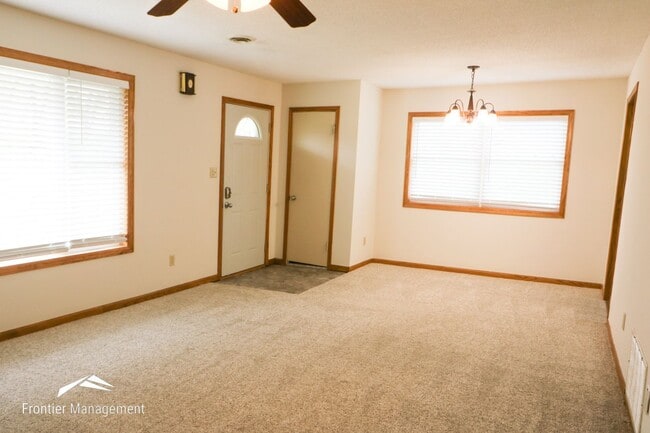 Photo - Three Bedroom Home Near Westloop Shopping ...