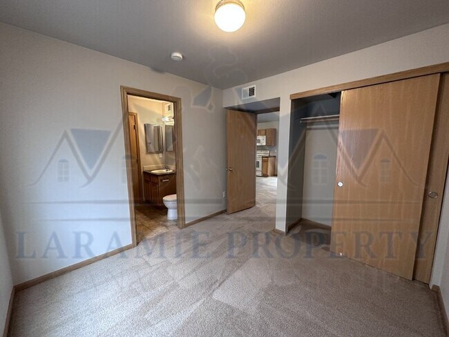 Photo - 415 Mitchell St Unit F4