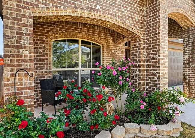 Photo - Comfy 3 Bed/2 Bath Midland Home with all appliances, backyard, attached garage, 6 min to grocery ...