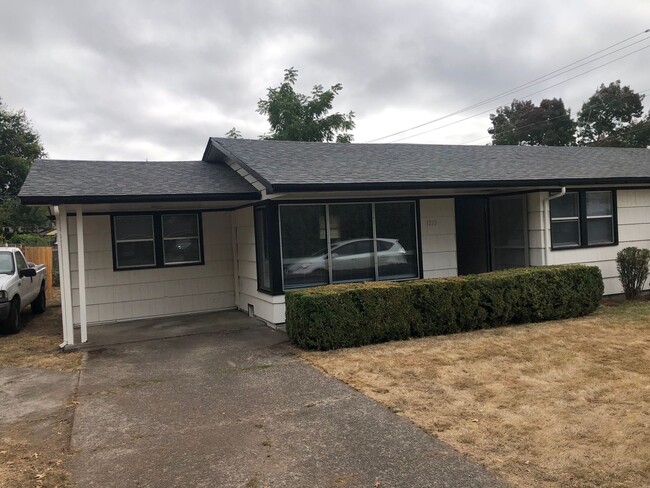 2 bedroom 1 bathroom duplex in Eugene! - 2 bedroom 1 bathroom duplex in Eugene! House