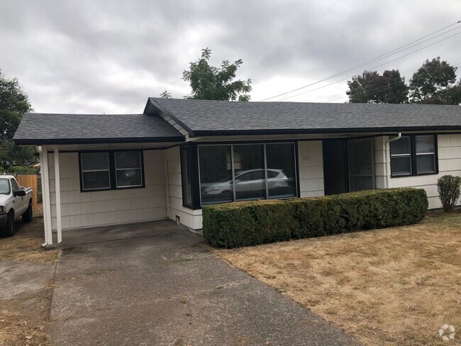 Building Photo - 2 bedroom 1 bathroom duplex in Eugene! Rental