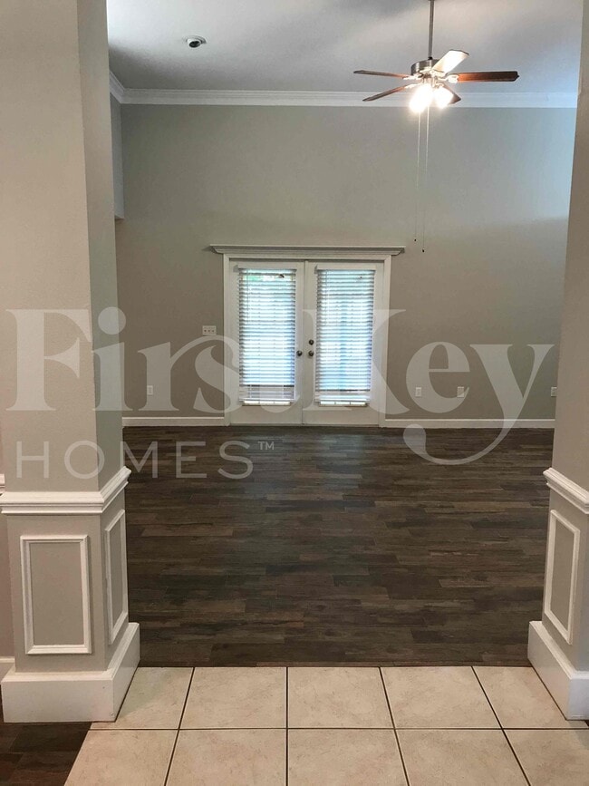 Photo - 2224 Palmview Cir E