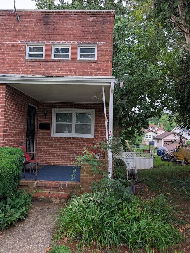 Building Photo - 3015 Glen Ave