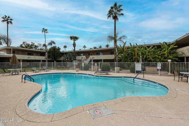 6824 E 2nd St Unidad 206