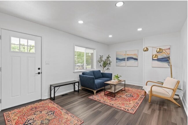 Photo - 2520 E Aloma St