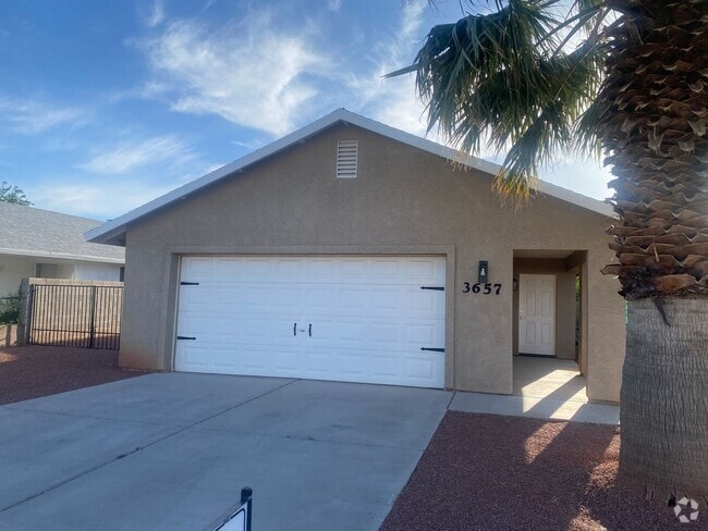 Building Photo - Charming 3 Bedroom 2 Bath Home