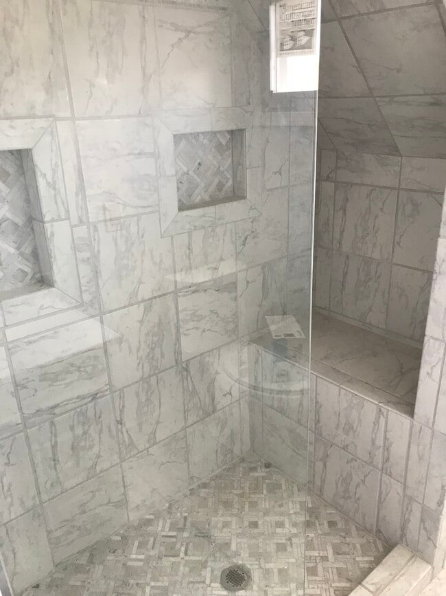 Shower - 512 E Broadway St