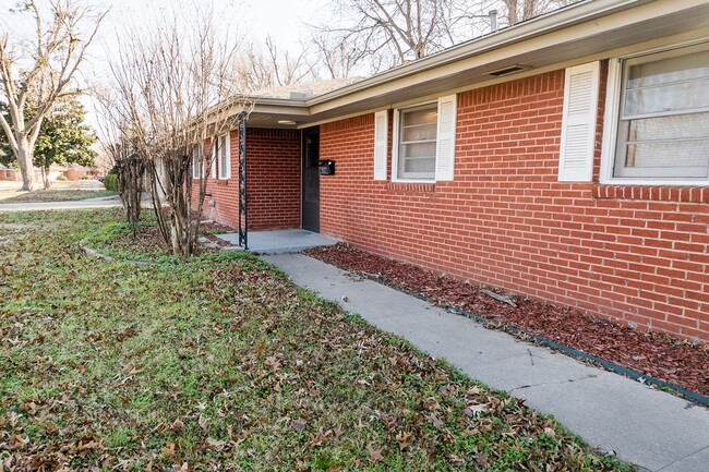 Photo - Beautiful 3-bed, 1-bath Home Available in ...