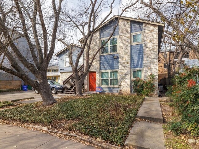 Building Photo - 3004 Speedway Unit 6