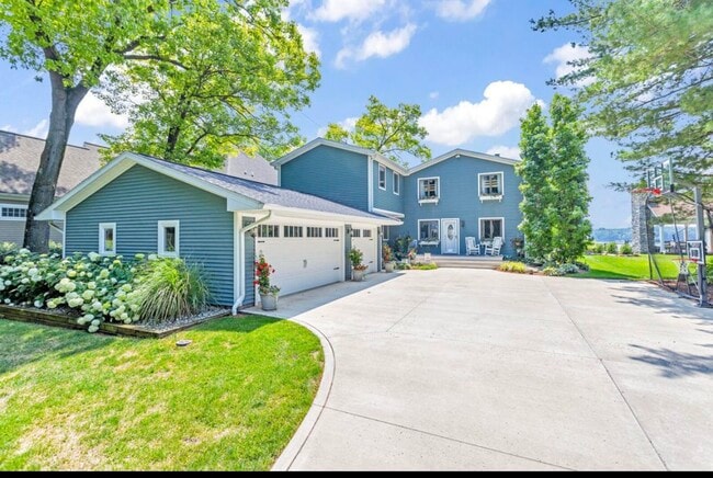 Photo - 325 Highland Dr