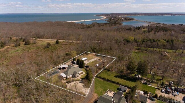 Photo - 11003 Main Rd